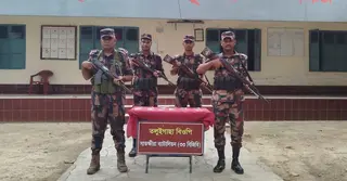 সাতক্ষীরা সীমান্তে প্রায় ৬ কোটি টাকার ভারতীয় ক্রিস্টাল মেথ আইস জব্দ